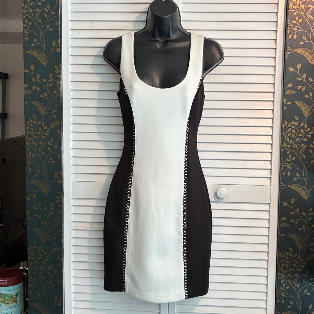 Guess White Sleeveless Sheath Dress Scoop Neck